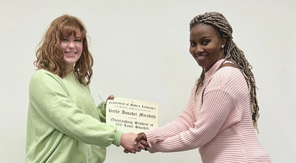 Keely Meredith Wins the Outstanding Student in Swahili Award Spring 2022